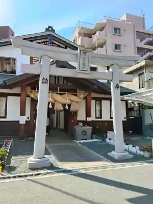 出雲大社大阪分院の{uncategorized: "未分類", other: "その他", undefined: "問題あり", building: "その他建物", grave: "お墓", sacred_gate: "鳥居", guardian: "狛犬", statue: "像", buddha: "仏像", history: "歴史", nature: "自然", garden: "庭園", animal: "動物", pagoda: "塔", temizu: "手水舎", mountain_gate: "山門・神門", sanctuary: "本殿・本堂", subordinate: "末社・摂社", art: "芸術", scenery: "景色", jizo: "地蔵", ema: "絵馬", goshuin: "御朱印", omikuji: "おみくじ", items: "授与品その他", amulet: "お守り", goshuincho: "御朱印帳", eats: "食事", festival: "お祭り", votive_dance: "神楽", shichigosan: "七五三参", wedding: "結婚式", experience: "体験その他", initially: "初詣", around: "周辺", anti_infection: "感染症対策"}