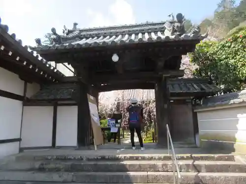 専称寺の山門