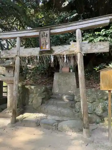 志賀海神社の{uncategorized: "未分類", other: "その他", undefined: "問題あり", building: "その他建物", grave: "お墓", sacred_gate: "鳥居", guardian: "狛犬", statue: "像", buddha: "仏像", history: "歴史", nature: "自然", garden: "庭園", animal: "動物", pagoda: "塔", temizu: "手水舎", mountain_gate: "山門・神門", sanctuary: "本殿・本堂", subordinate: "末社・摂社", art: "芸術", scenery: "景色", jizo: "地蔵", ema: "絵馬", goshuin: "御朱印", omikuji: "おみくじ", items: "授与品その他", amulet: "お守り", goshuincho: "御朱印帳", eats: "食事", festival: "お祭り", votive_dance: "神楽", shichigosan: "七五三参", wedding: "結婚式", experience: "体験その他", initially: "初詣", around: "周辺", anti_infection: "感染症対策"}