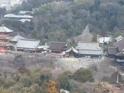 豊国廟(豊国神社飛地境内)の{uncategorized: "未分類", other: "その他", undefined: "問題あり", building: "その他建物", grave: "お墓", sacred_gate: "鳥居", guardian: "狛犬", statue: "像", buddha: "仏像", history: "歴史", nature: "自然", garden: "庭園", animal: "動物", pagoda: "塔", temizu: "手水舎", mountain_gate: "山門・神門", sanctuary: "本殿・本堂", subordinate: "末社・摂社", art: "芸術", scenery: "景色", jizo: "地蔵", ema: "絵馬", goshuin: "御朱印", omikuji: "おみくじ", items: "授与品その他", amulet: "お守り", goshuincho: "御朱印帳", eats: "食事", festival: "お祭り", votive_dance: "神楽", shichigosan: "七五三参", wedding: "結婚式", experience: "体験その他", initially: "初詣", around: "周辺", anti_infection: "感染症対策"}