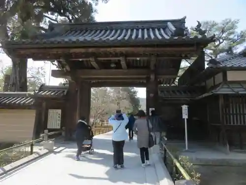 鹿苑寺（金閣寺）の山門