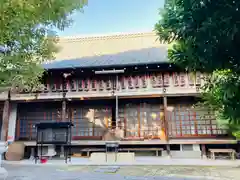 泉増院の本殿