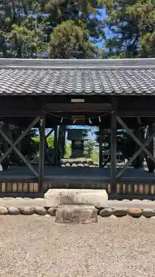 神明神社の{uncategorized: "未分類", other: "その他", undefined: "問題あり", building: "その他建物", grave: "お墓", sacred_gate: "鳥居", guardian: "狛犬", statue: "像", buddha: "仏像", history: "歴史", nature: "自然", garden: "庭園", animal: "動物", pagoda: "塔", temizu: "手水舎", mountain_gate: "山門・神門", sanctuary: "本殿・本堂", subordinate: "末社・摂社", art: "芸術", scenery: "景色", jizo: "地蔵", ema: "絵馬", goshuin: "御朱印", omikuji: "おみくじ", items: "授与品その他", amulet: "お守り", goshuincho: "御朱印帳", eats: "食事", festival: "お祭り", votive_dance: "神楽", shichigosan: "七五三参", wedding: "結婚式", experience: "体験その他", initially: "初詣", around: "周辺", anti_infection: "感染症対策"}