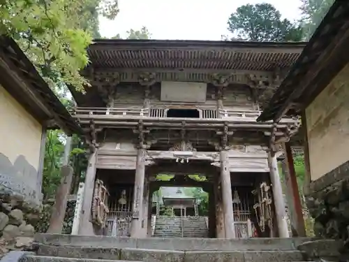 横蔵寺の山門