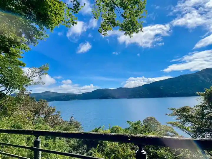 九頭龍神社本宮の{uncategorized: "未分類", other: "その他", undefined: "問題あり", building: "その他建物", grave: "お墓", sacred_gate: "鳥居", guardian: "狛犬", statue: "像", buddha: "仏像", history: "歴史", nature: "自然", garden: "庭園", animal: "動物", pagoda: "塔", temizu: "手水舎", mountain_gate: "山門・神門", sanctuary: "本殿・本堂", subordinate: "末社・摂社", art: "芸術", scenery: "景色", jizo: "地蔵", ema: "絵馬", goshuin: "御朱印", omikuji: "おみくじ", items: "授与品その他", amulet: "お守り", goshuincho: "御朱印帳", eats: "食事", festival: "お祭り", votive_dance: "神楽", shichigosan: "七五三参", wedding: "結婚式", experience: "体験その他", initially: "初詣", around: "周辺", anti_infection: "感染症対策"}