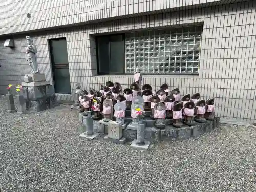 真慶寺の{uncategorized: "未分類", other: "その他", undefined: "問題あり", building: "その他建物", grave: "お墓", sacred_gate: "鳥居", guardian: "狛犬", statue: "像", buddha: "仏像", history: "歴史", nature: "自然", garden: "庭園", animal: "動物", pagoda: "塔", temizu: "手水舎", mountain_gate: "山門・神門", sanctuary: "本殿・本堂", subordinate: "末社・摂社", art: "芸術", scenery: "景色", jizo: "地蔵", ema: "絵馬", goshuin: "御朱印", omikuji: "おみくじ", items: "授与品その他", amulet: "お守り", goshuincho: "御朱印帳", eats: "食事", festival: "お祭り", votive_dance: "神楽", shichigosan: "七五三参", wedding: "結婚式", experience: "体験その他", initially: "初詣", around: "周辺", anti_infection: "感染症対策"}