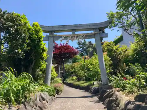 横浜御嶽神社の鳥居