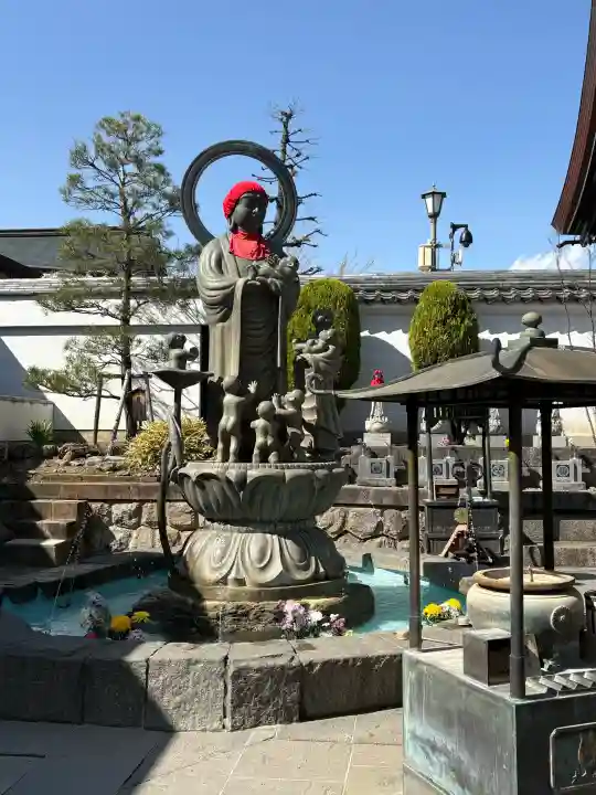 善光寺大本願の{uncategorized: "未分類", other: "その他", undefined: "問題あり", building: "その他建物", grave: "お墓", sacred_gate: "鳥居", guardian: "狛犬", statue: "像", buddha: "仏像", history: "歴史", nature: "自然", garden: "庭園", animal: "動物", pagoda: "塔", temizu: "手水舎", mountain_gate: "山門・神門", sanctuary: "本殿・本堂", subordinate: "末社・摂社", art: "芸術", scenery: "景色", jizo: "地蔵", ema: "絵馬", goshuin: "御朱印", omikuji: "おみくじ", items: "授与品その他", amulet: "お守り", goshuincho: "御朱印帳", eats: "食事", festival: "お祭り", votive_dance: "神楽", shichigosan: "七五三参", wedding: "結婚式", experience: "体験その他", initially: "初詣", around: "周辺", anti_infection: "感染症対策"}