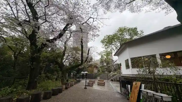 愛宕神社の{uncategorized: "未分類", other: "その他", undefined: "問題あり", building: "その他建物", grave: "お墓", sacred_gate: "鳥居", guardian: "狛犬", statue: "像", buddha: "仏像", history: "歴史", nature: "自然", garden: "庭園", animal: "動物", pagoda: "塔", temizu: "手水舎", mountain_gate: "山門・神門", sanctuary: "本殿・本堂", subordinate: "末社・摂社", art: "芸術", scenery: "景色", jizo: "地蔵", ema: "絵馬", goshuin: "御朱印", omikuji: "おみくじ", items: "授与品その他", amulet: "お守り", goshuincho: "御朱印帳", eats: "食事", festival: "お祭り", votive_dance: "神楽", shichigosan: "七五三参", wedding: "結婚式", experience: "体験その他", initially: "初詣", around: "周辺", anti_infection: "感染症対策"}