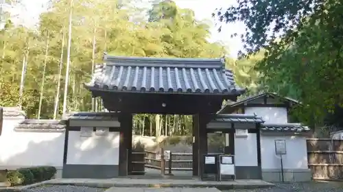 直指庵の山門