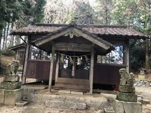 井戸鐘乳穴神社の本殿