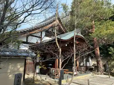 大仙院の{uncategorized: "未分類", other: "その他", undefined: "問題あり", building: "その他建物", grave: "お墓", sacred_gate: "鳥居", guardian: "狛犬", statue: "像", buddha: "仏像", history: "歴史", nature: "自然", garden: "庭園", animal: "動物", pagoda: "塔", temizu: "手水舎", mountain_gate: "山門・神門", sanctuary: "本殿・本堂", subordinate: "末社・摂社", art: "芸術", scenery: "景色", jizo: "地蔵", ema: "絵馬", goshuin: "御朱印", omikuji: "おみくじ", items: "授与品その他", amulet: "お守り", goshuincho: "御朱印帳", eats: "食事", festival: "お祭り", votive_dance: "神楽", shichigosan: "七五三参", wedding: "結婚式", experience: "体験その他", initially: "初詣", around: "周辺", anti_infection: "感染症対策"}