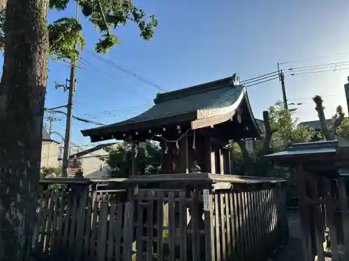 衣手神社の{uncategorized: "未分類", other: "その他", undefined: "問題あり", building: "その他建物", grave: "お墓", sacred_gate: "鳥居", guardian: "狛犬", statue: "像", buddha: "仏像", history: "歴史", nature: "自然", garden: "庭園", animal: "動物", pagoda: "塔", temizu: "手水舎", mountain_gate: "山門・神門", sanctuary: "本殿・本堂", subordinate: "末社・摂社", art: "芸術", scenery: "景色", jizo: "地蔵", ema: "絵馬", goshuin: "御朱印", omikuji: "おみくじ", items: "授与品その他", amulet: "お守り", goshuincho: "御朱印帳", eats: "食事", festival: "お祭り", votive_dance: "神楽", shichigosan: "七五三参", wedding: "結婚式", experience: "体験その他", initially: "初詣", around: "周辺", anti_infection: "感染症対策"}