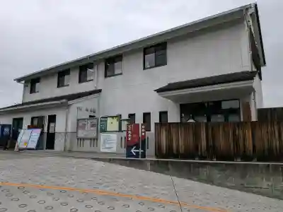 湯神社の{uncategorized: "未分類", other: "その他", undefined: "問題あり", building: "その他建物", grave: "お墓", sacred_gate: "鳥居", guardian: "狛犬", statue: "像", buddha: "仏像", history: "歴史", nature: "自然", garden: "庭園", animal: "動物", pagoda: "塔", temizu: "手水舎", mountain_gate: "山門・神門", sanctuary: "本殿・本堂", subordinate: "末社・摂社", art: "芸術", scenery: "景色", jizo: "地蔵", ema: "絵馬", goshuin: "御朱印", omikuji: "おみくじ", items: "授与品その他", amulet: "お守り", goshuincho: "御朱印帳", eats: "食事", festival: "お祭り", votive_dance: "神楽", shichigosan: "七五三参", wedding: "結婚式", experience: "体験その他", initially: "初詣", around: "周辺", anti_infection: "感染症対策"}