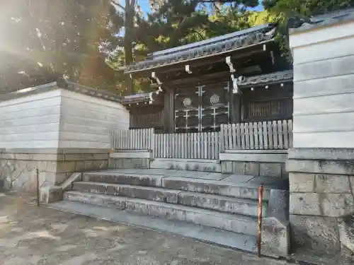 赤間神宮の{uncategorized: "未分類", other: "その他", undefined: "問題あり", building: "その他建物", grave: "お墓", sacred_gate: "鳥居", guardian: "狛犬", statue: "像", buddha: "仏像", history: "歴史", nature: "自然", garden: "庭園", animal: "動物", pagoda: "塔", temizu: "手水舎", mountain_gate: "山門・神門", sanctuary: "本殿・本堂", subordinate: "末社・摂社", art: "芸術", scenery: "景色", jizo: "地蔵", ema: "絵馬", goshuin: "御朱印", omikuji: "おみくじ", items: "授与品その他", amulet: "お守り", goshuincho: "御朱印帳", eats: "食事", festival: "お祭り", votive_dance: "神楽", shichigosan: "七五三参", wedding: "結婚式", experience: "体験その他", initially: "初詣", around: "周辺", anti_infection: "感染症対策"}