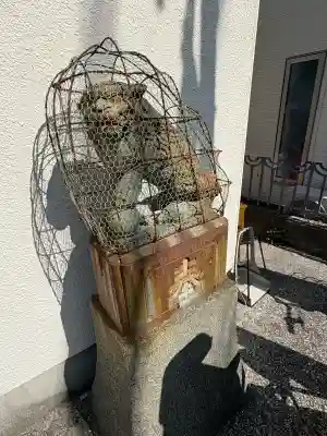 諏訪神社（諏訪町内会館）の{uncategorized: "未分類", other: "その他", undefined: "問題あり", building: "その他建物", grave: "お墓", sacred_gate: "鳥居", guardian: "狛犬", statue: "像", buddha: "仏像", history: "歴史", nature: "自然", garden: "庭園", animal: "動物", pagoda: "塔", temizu: "手水舎", mountain_gate: "山門・神門", sanctuary: "本殿・本堂", subordinate: "末社・摂社", art: "芸術", scenery: "景色", jizo: "地蔵", ema: "絵馬", goshuin: "御朱印", omikuji: "おみくじ", items: "授与品その他", amulet: "お守り", goshuincho: "御朱印帳", eats: "食事", festival: "お祭り", votive_dance: "神楽", shichigosan: "七五三参", wedding: "結婚式", experience: "体験その他", initially: "初詣", around: "周辺", anti_infection: "感染症対策"}