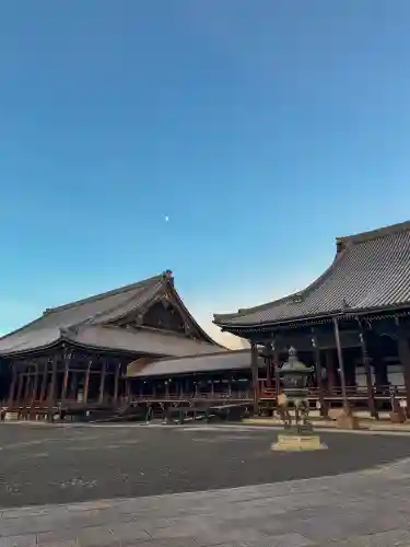 本願寺（西本願寺）の{uncategorized: "未分類", other: "その他", undefined: "問題あり", building: "その他建物", grave: "お墓", sacred_gate: "鳥居", guardian: "狛犬", statue: "像", buddha: "仏像", history: "歴史", nature: "自然", garden: "庭園", animal: "動物", pagoda: "塔", temizu: "手水舎", mountain_gate: "山門・神門", sanctuary: "本殿・本堂", subordinate: "末社・摂社", art: "芸術", scenery: "景色", jizo: "地蔵", ema: "絵馬", goshuin: "御朱印", omikuji: "おみくじ", items: "授与品その他", amulet: "お守り", goshuincho: "御朱印帳", eats: "食事", festival: "お祭り", votive_dance: "神楽", shichigosan: "七五三参", wedding: "結婚式", experience: "体験その他", initially: "初詣", around: "周辺", anti_infection: "感染症対策"}