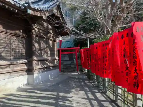久木神社の{uncategorized: "未分類", other: "その他", undefined: "問題あり", building: "その他建物", grave: "お墓", sacred_gate: "鳥居", guardian: "狛犬", statue: "像", buddha: "仏像", history: "歴史", nature: "自然", garden: "庭園", animal: "動物", pagoda: "塔", temizu: "手水舎", mountain_gate: "山門・神門", sanctuary: "本殿・本堂", subordinate: "末社・摂社", art: "芸術", scenery: "景色", jizo: "地蔵", ema: "絵馬", goshuin: "御朱印", omikuji: "おみくじ", items: "授与品その他", amulet: "お守り", goshuincho: "御朱印帳", eats: "食事", festival: "お祭り", votive_dance: "神楽", shichigosan: "七五三参", wedding: "結婚式", experience: "体験その他", initially: "初詣", around: "周辺", anti_infection: "感染症対策"}