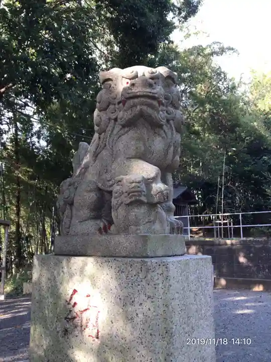 西八朔杉山神社の狛犬