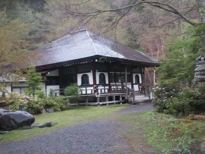 日光山温泉寺の本殿