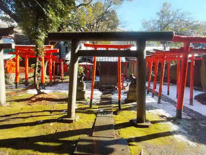 三囲神社の鳥居