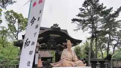 豊国神社の像