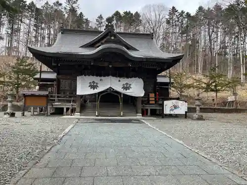 義經神社の本殿