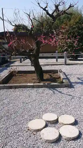 上里菅原神社の庭園