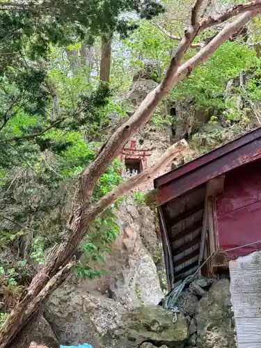 正一位石倉稲荷神社の{uncategorized: "未分類", other: "その他", undefined: "問題あり", building: "その他建物", grave: "お墓", sacred_gate: "鳥居", guardian: "狛犬", statue: "像", buddha: "仏像", history: "歴史", nature: "自然", garden: "庭園", animal: "動物", pagoda: "塔", temizu: "手水舎", mountain_gate: "山門・神門", sanctuary: "本殿・本堂", subordinate: "末社・摂社", art: "芸術", scenery: "景色", jizo: "地蔵", ema: "絵馬", goshuin: "御朱印", omikuji: "おみくじ", items: "授与品その他", amulet: "お守り", goshuincho: "御朱印帳", eats: "食事", festival: "お祭り", votive_dance: "神楽", shichigosan: "七五三参", wedding: "結婚式", experience: "体験その他", initially: "初詣", around: "周辺", anti_infection: "感染症対策"}