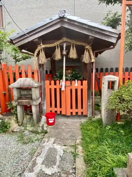 松明殿稲荷神社の末社・摂社
