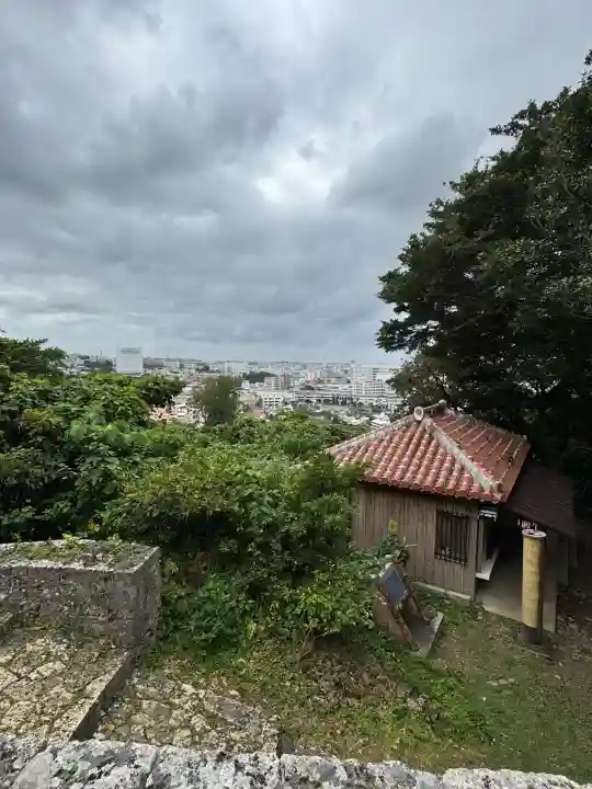 末吉宮の{uncategorized: "未分類", other: "その他", undefined: "問題あり", building: "その他建物", grave: "お墓", sacred_gate: "鳥居", guardian: "狛犬", statue: "像", buddha: "仏像", history: "歴史", nature: "自然", garden: "庭園", animal: "動物", pagoda: "塔", temizu: "手水舎", mountain_gate: "山門・神門", sanctuary: "本殿・本堂", subordinate: "末社・摂社", art: "芸術", scenery: "景色", jizo: "地蔵", ema: "絵馬", goshuin: "御朱印", omikuji: "おみくじ", items: "授与品その他", amulet: "お守り", goshuincho: "御朱印帳", eats: "食事", festival: "お祭り", votive_dance: "神楽", shichigosan: "七五三参", wedding: "結婚式", experience: "体験その他", initially: "初詣", around: "周辺", anti_infection: "感染症対策"}