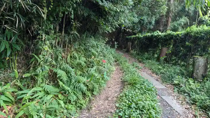 貴美稲荷神社の周辺
