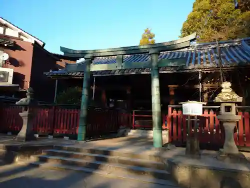 三翁神社の鳥居