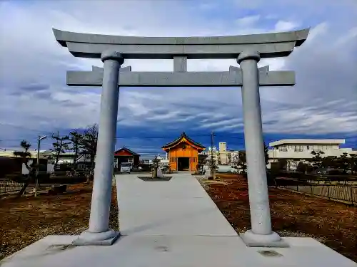 八剱社（莪原町）の鳥居