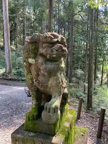 根道神社の狛犬
