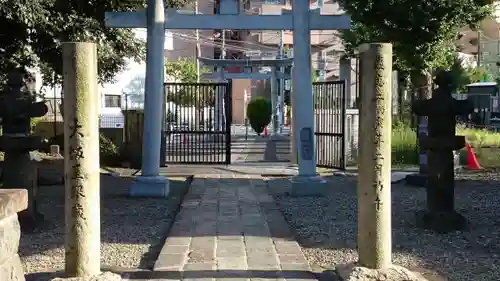 三囲神社の鳥居