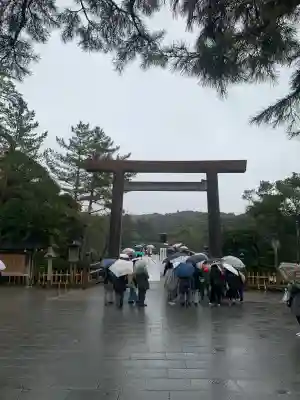 伊勢神宮内宮（皇大神宮）の{uncategorized: "未分類", other: "その他", undefined: "問題あり", building: "その他建物", grave: "お墓", sacred_gate: "鳥居", guardian: "狛犬", statue: "像", buddha: "仏像", history: "歴史", nature: "自然", garden: "庭園", animal: "動物", pagoda: "塔", temizu: "手水舎", mountain_gate: "山門・神門", sanctuary: "本殿・本堂", subordinate: "末社・摂社", art: "芸術", scenery: "景色", jizo: "地蔵", ema: "絵馬", goshuin: "御朱印", omikuji: "おみくじ", items: "授与品その他", amulet: "お守り", goshuincho: "御朱印帳", eats: "食事", festival: "お祭り", votive_dance: "神楽", shichigosan: "七五三参", wedding: "結婚式", experience: "体験その他", initially: "初詣", around: "周辺", anti_infection: "感染症対策"}