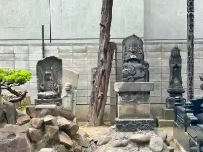 龍松寺の{uncategorized: "未分類", other: "その他", undefined: "問題あり", building: "その他建物", grave: "お墓", sacred_gate: "鳥居", guardian: "狛犬", statue: "像", buddha: "仏像", history: "歴史", nature: "自然", garden: "庭園", animal: "動物", pagoda: "塔", temizu: "手水舎", mountain_gate: "山門・神門", sanctuary: "本殿・本堂", subordinate: "末社・摂社", art: "芸術", scenery: "景色", jizo: "地蔵", ema: "絵馬", goshuin: "御朱印", omikuji: "おみくじ", items: "授与品その他", amulet: "お守り", goshuincho: "御朱印帳", eats: "食事", festival: "お祭り", votive_dance: "神楽", shichigosan: "七五三参", wedding: "結婚式", experience: "体験その他", initially: "初詣", around: "周辺", anti_infection: "感染症対策"}