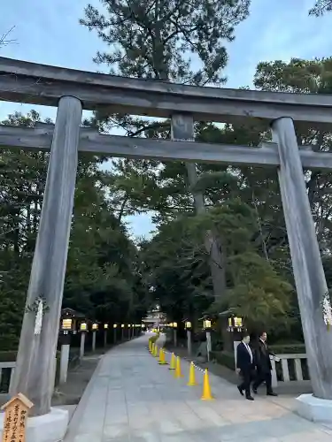 寒川神社の{uncategorized: "未分類", other: "その他", undefined: "問題あり", building: "その他建物", grave: "お墓", sacred_gate: "鳥居", guardian: "狛犬", statue: "像", buddha: "仏像", history: "歴史", nature: "自然", garden: "庭園", animal: "動物", pagoda: "塔", temizu: "手水舎", mountain_gate: "山門・神門", sanctuary: "本殿・本堂", subordinate: "末社・摂社", art: "芸術", scenery: "景色", jizo: "地蔵", ema: "絵馬", goshuin: "御朱印", omikuji: "おみくじ", items: "授与品その他", amulet: "お守り", goshuincho: "御朱印帳", eats: "食事", festival: "お祭り", votive_dance: "神楽", shichigosan: "七五三参", wedding: "結婚式", experience: "体験その他", initially: "初詣", around: "周辺", anti_infection: "感染症対策"}