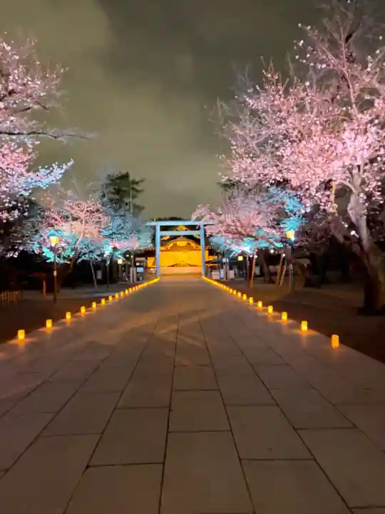 靖國神社の{uncategorized: "未分類", other: "その他", undefined: "問題あり", building: "その他建物", grave: "お墓", sacred_gate: "鳥居", guardian: "狛犬", statue: "像", buddha: "仏像", history: "歴史", nature: "自然", garden: "庭園", animal: "動物", pagoda: "塔", temizu: "手水舎", mountain_gate: "山門・神門", sanctuary: "本殿・本堂", subordinate: "末社・摂社", art: "芸術", scenery: "景色", jizo: "地蔵", ema: "絵馬", goshuin: "御朱印", omikuji: "おみくじ", items: "授与品その他", amulet: "お守り", goshuincho: "御朱印帳", eats: "食事", festival: "お祭り", votive_dance: "神楽", shichigosan: "七五三参", wedding: "結婚式", experience: "体験その他", initially: "初詣", around: "周辺", anti_infection: "感染症対策"}