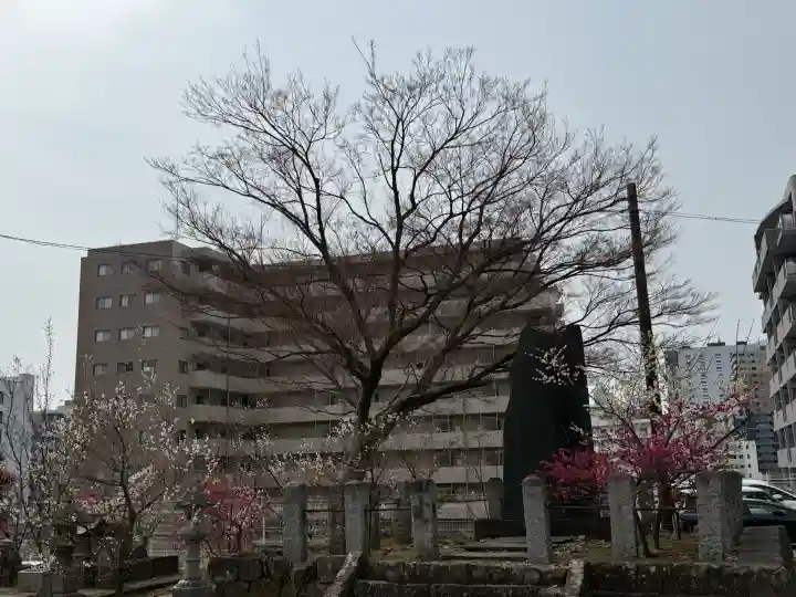 榴岡天満宮の{uncategorized: "未分類", other: "その他", undefined: "問題あり", building: "その他建物", grave: "お墓", sacred_gate: "鳥居", guardian: "狛犬", statue: "像", buddha: "仏像", history: "歴史", nature: "自然", garden: "庭園", animal: "動物", pagoda: "塔", temizu: "手水舎", mountain_gate: "山門・神門", sanctuary: "本殿・本堂", subordinate: "末社・摂社", art: "芸術", scenery: "景色", jizo: "地蔵", ema: "絵馬", goshuin: "御朱印", omikuji: "おみくじ", items: "授与品その他", amulet: "お守り", goshuincho: "御朱印帳", eats: "食事", festival: "お祭り", votive_dance: "神楽", shichigosan: "七五三参", wedding: "結婚式", experience: "体験その他", initially: "初詣", around: "周辺", anti_infection: "感染症対策"}