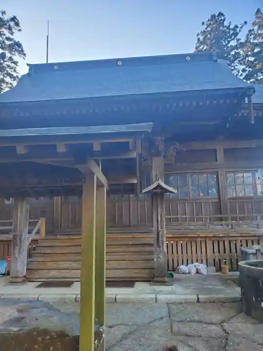 西蓮寺の本殿・本堂