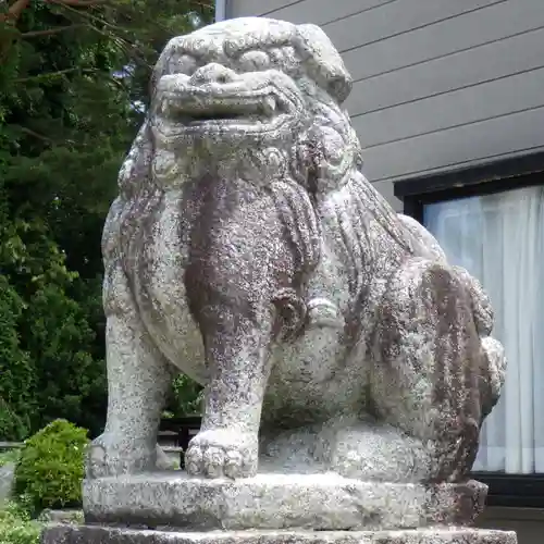 新治神社の狛犬