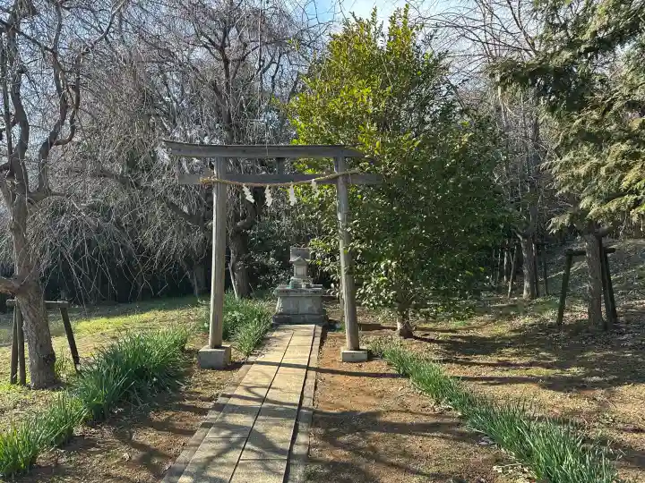 比々多神社元宮の{uncategorized: "未分類", other: "その他", undefined: "問題あり", building: "その他建物", grave: "お墓", sacred_gate: "鳥居", guardian: "狛犬", statue: "像", buddha: "仏像", history: "歴史", nature: "自然", garden: "庭園", animal: "動物", pagoda: "塔", temizu: "手水舎", mountain_gate: "山門・神門", sanctuary: "本殿・本堂", subordinate: "末社・摂社", art: "芸術", scenery: "景色", jizo: "地蔵", ema: "絵馬", goshuin: "御朱印", omikuji: "おみくじ", items: "授与品その他", amulet: "お守り", goshuincho: "御朱印帳", eats: "食事", festival: "お祭り", votive_dance: "神楽", shichigosan: "七五三参", wedding: "結婚式", experience: "体験その他", initially: "初詣", around: "周辺", anti_infection: "感染症対策"}
