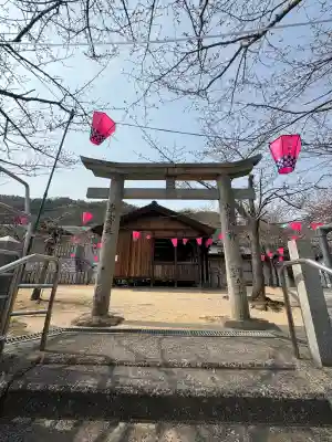 大田神社の{uncategorized: "未分類", other: "その他", undefined: "問題あり", building: "その他建物", grave: "お墓", sacred_gate: "鳥居", guardian: "狛犬", statue: "像", buddha: "仏像", history: "歴史", nature: "自然", garden: "庭園", animal: "動物", pagoda: "塔", temizu: "手水舎", mountain_gate: "山門・神門", sanctuary: "本殿・本堂", subordinate: "末社・摂社", art: "芸術", scenery: "景色", jizo: "地蔵", ema: "絵馬", goshuin: "御朱印", omikuji: "おみくじ", items: "授与品その他", amulet: "お守り", goshuincho: "御朱印帳", eats: "食事", festival: "お祭り", votive_dance: "神楽", shichigosan: "七五三参", wedding: "結婚式", experience: "体験その他", initially: "初詣", around: "周辺", anti_infection: "感染症対策"}