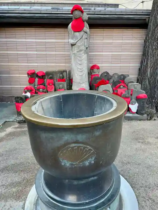 とげぬき地蔵尊 高岩寺の{uncategorized: "未分類", other: "その他", undefined: "問題あり", building: "その他建物", grave: "お墓", sacred_gate: "鳥居", guardian: "狛犬", statue: "像", buddha: "仏像", history: "歴史", nature: "自然", garden: "庭園", animal: "動物", pagoda: "塔", temizu: "手水舎", mountain_gate: "山門・神門", sanctuary: "本殿・本堂", subordinate: "末社・摂社", art: "芸術", scenery: "景色", jizo: "地蔵", ema: "絵馬", goshuin: "御朱印", omikuji: "おみくじ", items: "授与品その他", amulet: "お守り", goshuincho: "御朱印帳", eats: "食事", festival: "お祭り", votive_dance: "神楽", shichigosan: "七五三参", wedding: "結婚式", experience: "体験その他", initially: "初詣", around: "周辺", anti_infection: "感染症対策"}