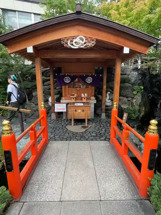 蛇窪神社の{uncategorized: "未分類", other: "その他", undefined: "問題あり", building: "その他建物", grave: "お墓", sacred_gate: "鳥居", guardian: "狛犬", statue: "像", buddha: "仏像", history: "歴史", nature: "自然", garden: "庭園", animal: "動物", pagoda: "塔", temizu: "手水舎", mountain_gate: "山門・神門", sanctuary: "本殿・本堂", subordinate: "末社・摂社", art: "芸術", scenery: "景色", jizo: "地蔵", ema: "絵馬", goshuin: "御朱印", omikuji: "おみくじ", items: "授与品その他", amulet: "お守り", goshuincho: "御朱印帳", eats: "食事", festival: "お祭り", votive_dance: "神楽", shichigosan: "七五三参", wedding: "結婚式", experience: "体験その他", initially: "初詣", around: "周辺", anti_infection: "感染症対策"}