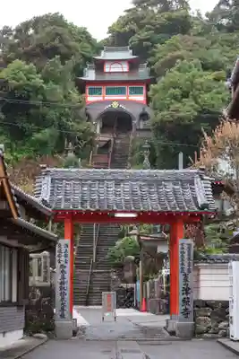 津照寺の山門・神門