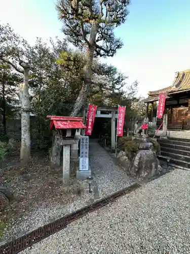 玉三稲荷神社の末社