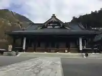 久遠寺の本殿・本堂